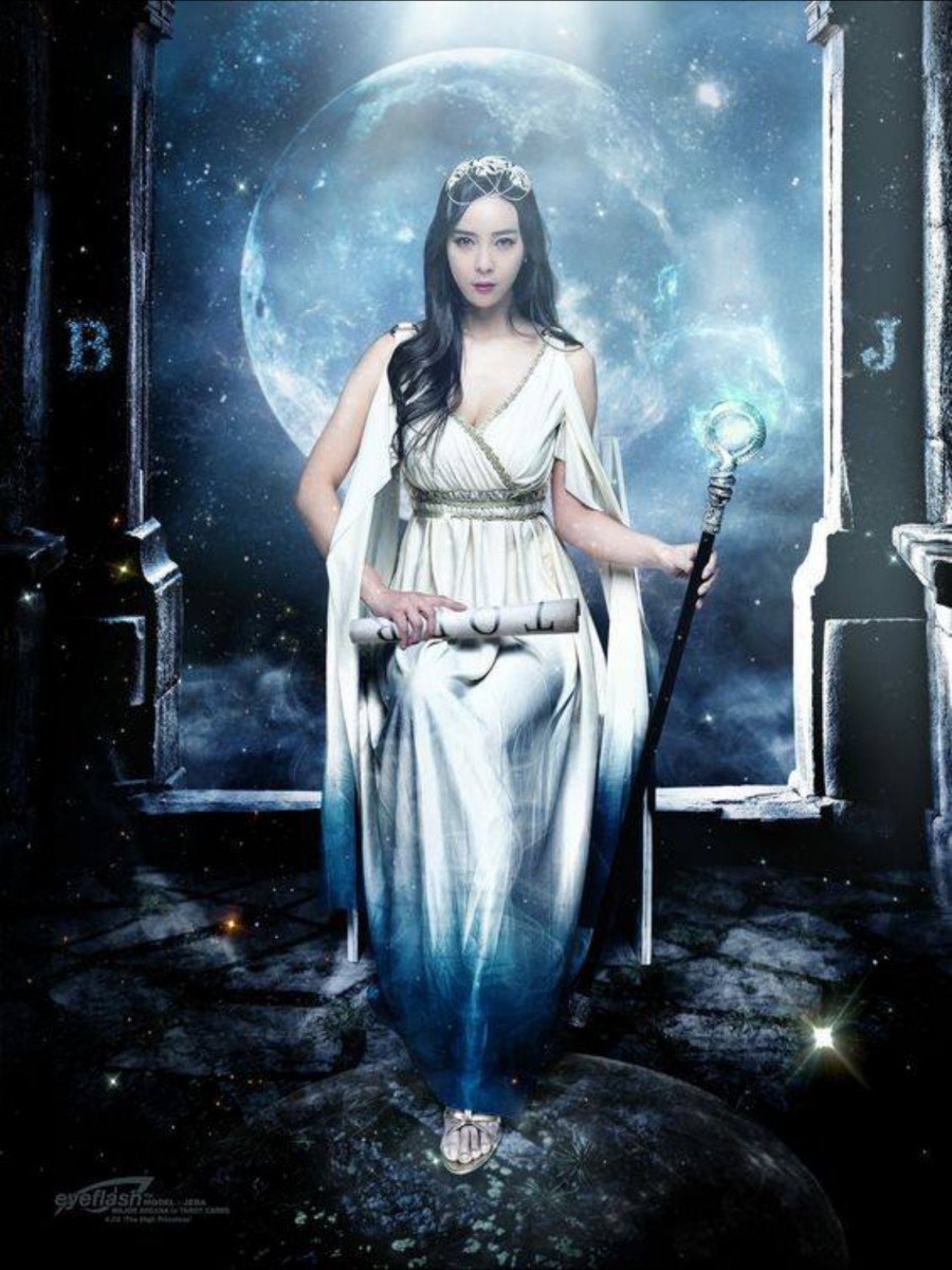 Верховная жрица Таро Арканум