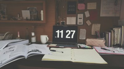 Эстетичный стол для учёбы