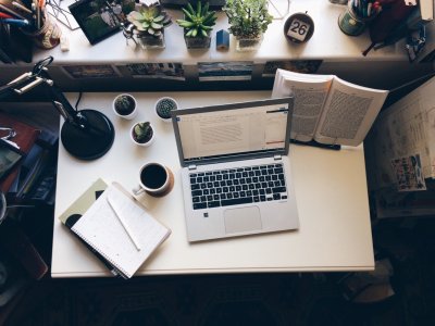 Эстетичный стол для учёбы