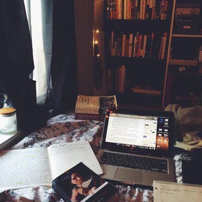 Эстетичный стол для учёбы