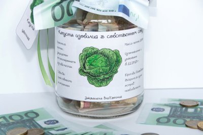 Банка с деньгами на свадьбу