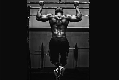 Спина на турнике