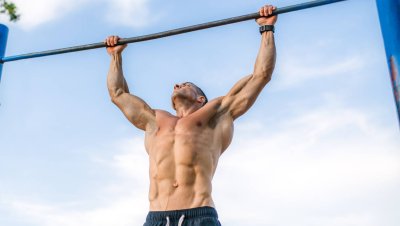 Спортсмен на турнике