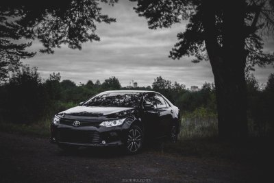 Камри черная 55 ночью