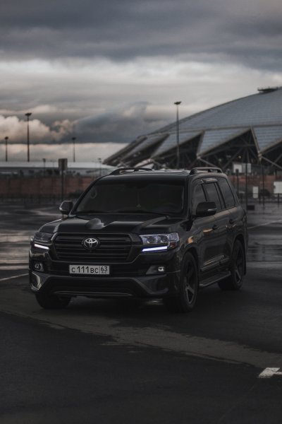 Toyota Land Cruiser 200 черная Жемчужина