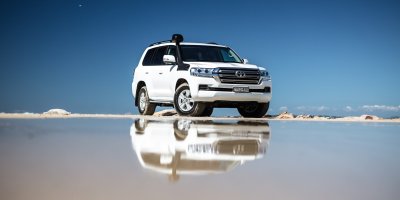 Toyota Land Cruiser 200 белый