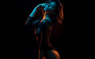 Красивые полуобнаженные девушки