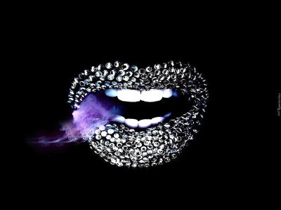 Зубы на черном фоне