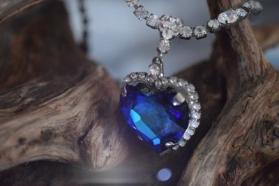 Красивый сапфир