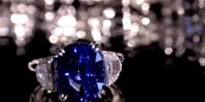 Синий драгоценный камень сапфир