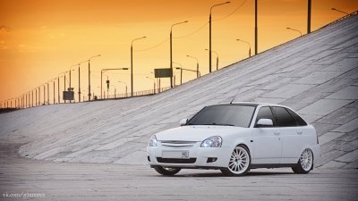 Lada Приора белая