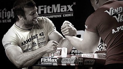 Джон Брзенк Девон Ларратт