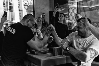 Красивый армрестлинг