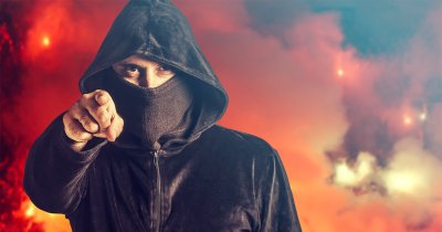Пацан в капюшоне