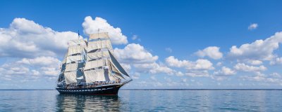 Красивый корабль