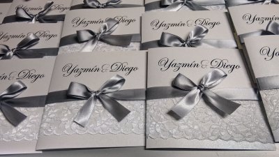 Серебристые пригласительные на свадьбу