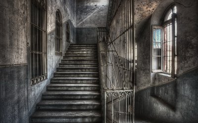 Заброшенный подъезд