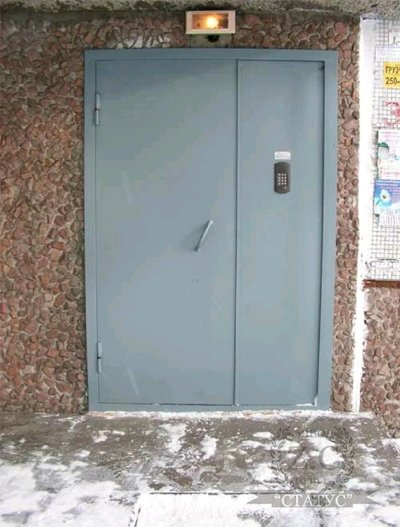 Дверь с домофоном