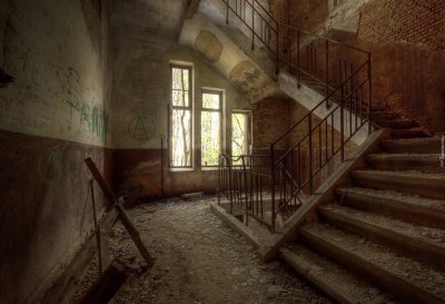 Заброшенный подъезд