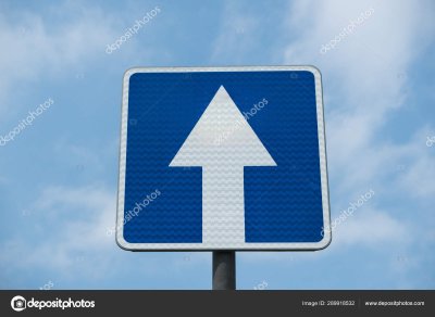 Дорожный знак стрелка