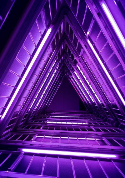 Фиолетовый свет