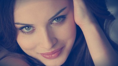 Девушка с синими глазами