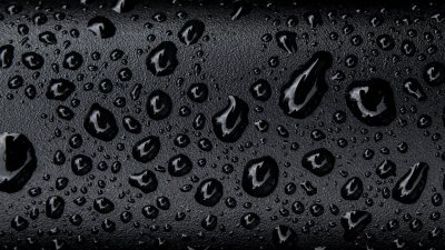 Капли воды на черном