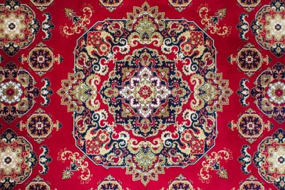 Ковер красный с узорами