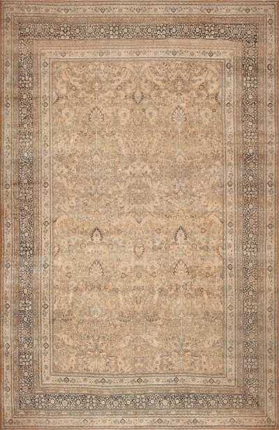 Старый потертый ковер