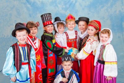 Дети в национальных костюмах
