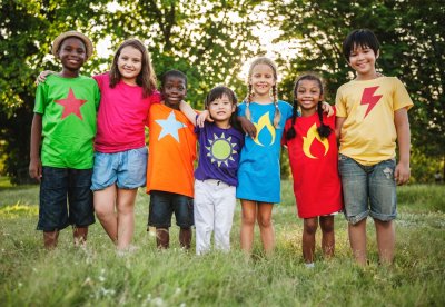 Толпа детей разных наций