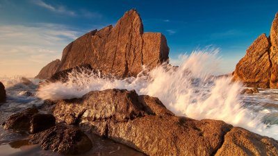 Море камни горы