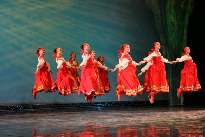 Танцовщица народных танцев