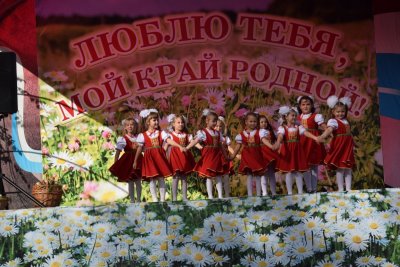 Украшение сцены на день села