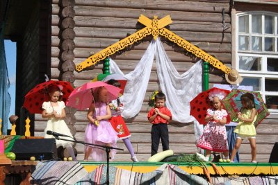 Украшение сцены на день деревни