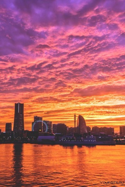 Красивый закат в гогороде