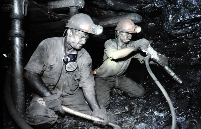Добыча угля в шахте