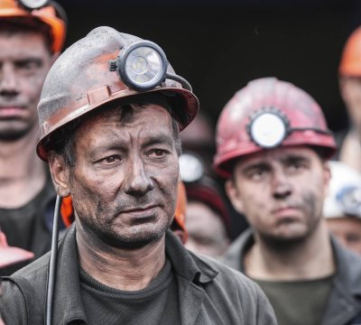 Рабочие в шахте