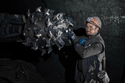 Шахтер в шахте