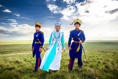 Калмык и калмычка национальные костюмы