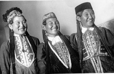 Национальный костюм Калмыков женский