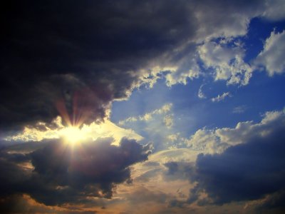 Небо облачно с прояснениями