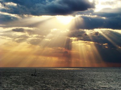 Облака над морем