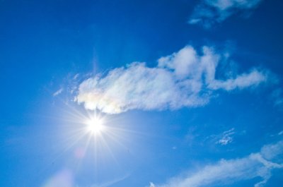 Голубое небо и солнце
