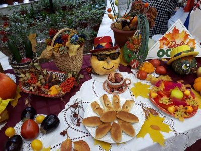 Осенняя ярмарка в школе