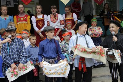 Школьная ярмарка в школе