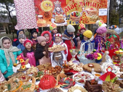 Школьная ярмарка на Масленицу