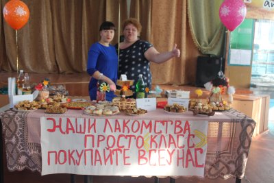 Школьная ярмарка украшаем стол