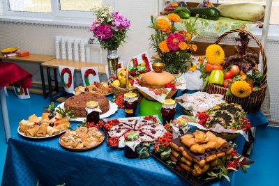 Украшение стола на ярмарку