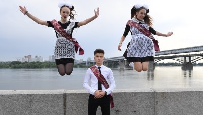 Школьники выпускной